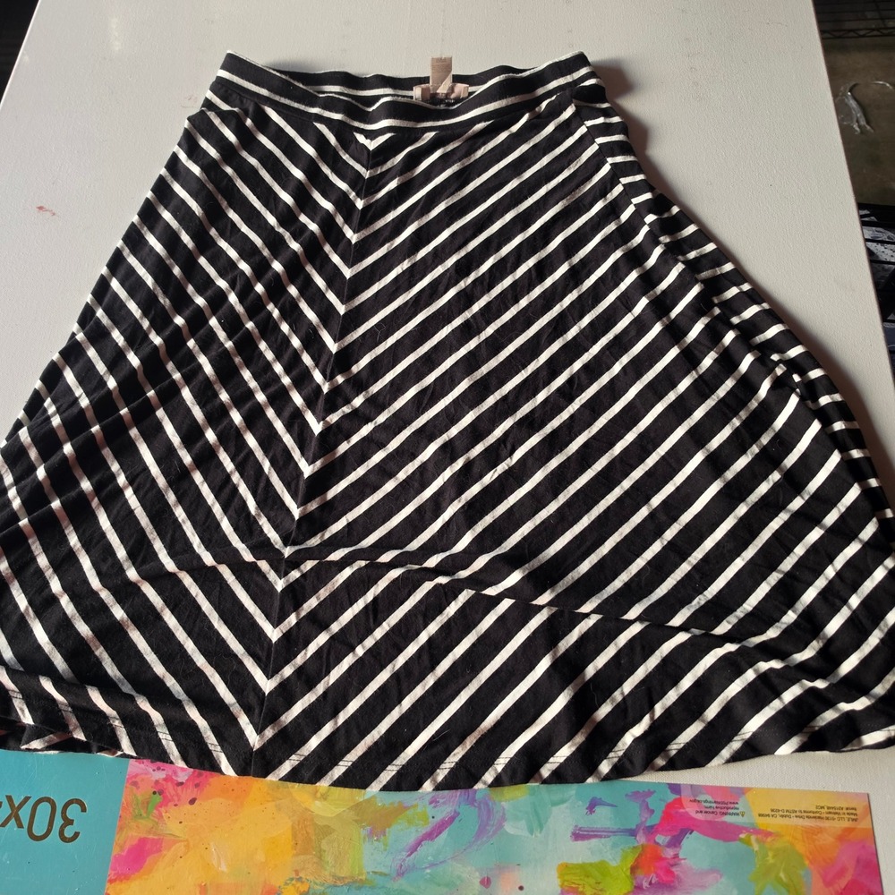 LOFT Women XS Black White Striped A-Line Knit Skirt Chevron Jersey Stretch